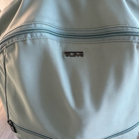 Tumi- lightweight flexible green backpack - Picture 2 of 7